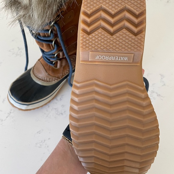 Sorel winter boot - Picture 2 of 3